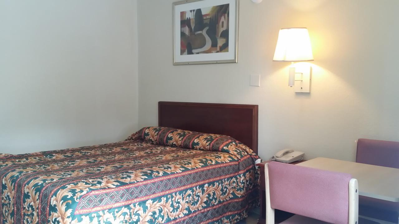 Carpet Inn 오펠리카 외부 사진
